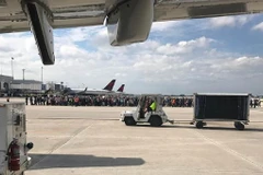 Hành khách tại sân bay Fort Lauderdale-Hollywood. (Nguồn: AFP)