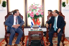 Thủ tướng Nguyễn Xuân Phúc tiếp ông Hermen Borst, Phó Cao ủy Chương trình Đồng bằng Hà Lan. (Ảnh: Thống Nhất/TTXVN)