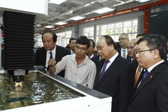 Thủ tướng Nguyễn Xuân Phúc đến thăm và làm việc với Trường Đại học Việt Đức. (Ảnh: Thống Nhất/TTXVN)