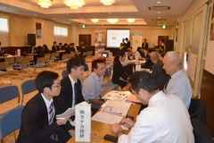 Các doanh nghiệp tại tỉnh Saitama, Nhật Bản tiếp xúc, trao đổi thông tin với lưu học sinh Việt Nam. (Ảnh: Gia Quân/Vietnam+)