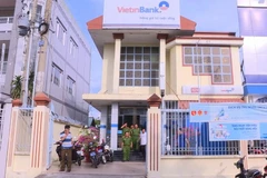 Khu vực gân hàng - nơi xảy ra vụ cướp. (Ảnh: Lê Thúy Hằng/TTXVN)