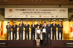 Lễ trao thỏa thuận hợp tác giữa hai bên. (Nguồn: Vietnam+)