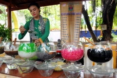 Một góc không gian bày trí các món ăn của các gian hàng. (Ảnh: An Hiếu/TTXVN)