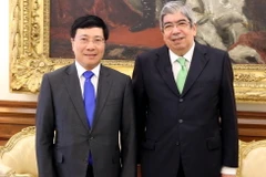 Phó Thủ tướng, Bộ trưởng Ngoại giao Phạm Bình Minh và Chủ tịch Quốc hội Bồ Đào Nha Eduardo Ferro Rodrigues. (Ảnh: Ngự Bình/Vietnam+)