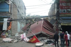 Cửa hàng giày dép 3 tầng bất ngờ đổ sập giữa thành phố Bắc Giang