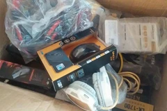 141 bắt lô hàng linh, phụ kiện máy tính lớn không rõ nguồn gốc