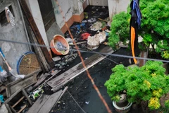 [Video] Khu dân cư 14 tháng ngập chìm trong nước cống 