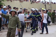 Vụ cháy khiến hàng trăm người dân sinh sống tại chung cư 1 phen hoảng loạn. (Ảnh: Minh Sơn/Vietnam+)