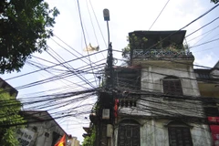 Dây điện tạm thời chấm dứt "bủa vây" tuyến phố Hoàng Hoa Thám