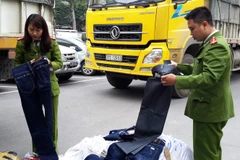 Các sản phẩm đều dán nhãn mác nước ngoài (Ảnh: Võ Phương/Vietnam+)