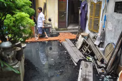 Ngập nước thải tại 146 Quán Thánh: Chính quyền "bó tay?"