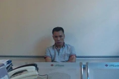 Bắt đối tượng chống đối, đấm sưng mắt cảnh sát giao thông