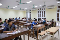 Thí sinh hoàn thành môn thi Lịch sử sáng ngày 4/7 (Ảnh: Minh Sơn/Vietnam+)