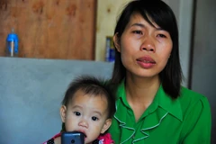 Mất việc trong hoàn cảnh khó khăn, nợ nần, những kỳ vọng của Hương tan biến chỉ sau 120 phút của một kỳ tuyển dụng mập mờ. (Ảnh: Võ Phương/Vietnam+)