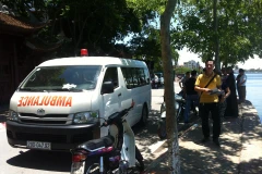 Hiện trường nơi phát hiện thi thể nam thanh niên trong xe ôtô. (Ảnh: Cộng tác viên)