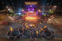 Chương trình nghệ thuật đặc biệt với chủ đề “Xoè Thái- Tinh hoa miền di sản”. (Ảnh: TTXVN phát)