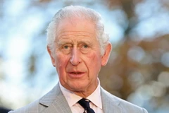 Thái tử Anh Charles dự lễ khai trương một trung tâm nghiên cứu mới của AstraZeneca ở Cambridge, Anh, ngày 23/11/2021. (Ảnh: AFP/TTXVN)