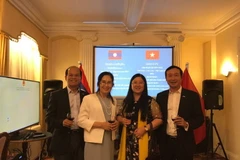 Đại sứ quán Việt Nam và Lào ở Anh giao lưu đoàn kết hữu nghị