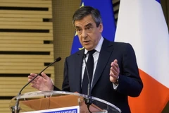 Ông Francois Fillon phát biểu tại một cuộc gặp ở Paris ngày 8/3 vừa qua. (Ảnh: EPA/TTXVN)