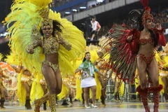 Các vũ công biểu diễn trong Lễ hội hóa trang Carnival tại thành phố Sao Paulo, Brazil ngày 6/2/2016. (Ảnh: AFP/TTXVN)