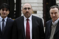 Quan chức SOHR Rami Abdel Rahman-giữa. (Ảnh: Deutsche Welle/TTXVN)