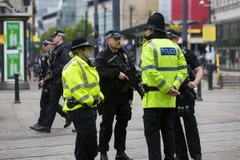 Cảnh sát Anh tăng cường an ninh tại Manchester ngày 28/5 vừa qua. (Ảnh: AFP/TTXVN)