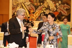 Chủ tịch Quốc hội Nguyễn Thị Kim Ngân mở tiệc chiêu đãi trọng thể Chủ tịch Thượng viện Liên bang Thụy Sĩ Ivo Bischofberger và các thành viên trong đoàn. (Ảnh: Trọng Đức/TTXVN)