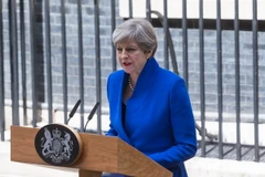 Thủ tướng Anh Theresa May phát biểu tại Nhà số 10 phố Downing ngày 9/6. (Ảnh: THX/TTXVN)