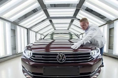 Công nhân làm việc tại nhà máy của Volkswagen ở Zwickau, Đức ngày 26/1/2015. (Ảnh: AP/TTXVN)