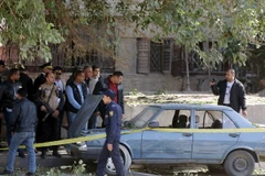 Nhân viên an ninh Ai Cập điều tra tại hiện trường vụ đánh bom ở Haram ngày 10/12/2016. (Ảnh: EPA/TTXVN)