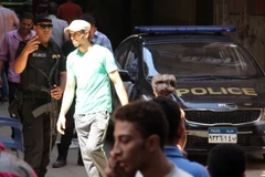 Cảnh sát Ai Cập điều tra tại hiện trường một vụ tấn công nhằm vào cảnh sát tại Giza, Cairo ngày 10/9 vừa qua. (Ảnh: THX/TTXVN)