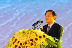 Phó Thủ tướng Chính phủ Vương Đình Huệ phát biểu tại Lễ hội 110 năm Du lịch Sầm Sơn. (Ảnh: Anh Tuấn/TTXVN)