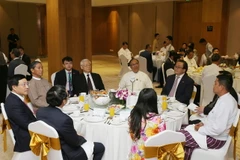 Tổng Bí thư Nguyễn Phú Trọng gặp các doanh nghiệp Việt Nam và Myanmar. (Ảnh: Trí Dũng/TTXVN)