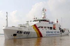 Tàu mang số hiện KN 490. (Ảnh: An Hiếu/TTXVN)