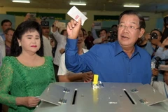 Thủ tướng Campuchia Samdech Techo Hun Sen tại điểm bầu cử ở Kandal ngày 4/6 vừa qua. (Ảnh: AFP/TTXVN)