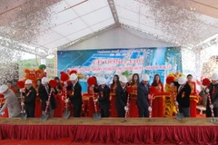 Nghi lễ động thổ khởi công xây dựng Dự án cầu phao qua sông biên giới tại Km 3+4 sông Ka Long. (Ảnh: Minh Đông/TTXVN)