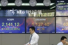 Một phiên giao dịch tại Phòng giao dịch ngoại hối của trụ sở Ngân hàng KEB Hana ở Seoul, Hàn Quốc. (Nguồn: AP)