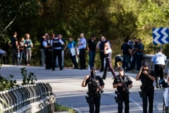 Cảnh sát Tây Ban Nha phong tỏa hiện trường nghi phạm Younes Abouyaaqoub bị bắn hạ tại Subirat ngày 21/8 vừa qua. (Ảnh: EPA/TTXVN)