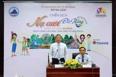 Ông Nguyễn Ngọc Tuấn, Phó Chủ tịch Ủy ban Nhân dân thành phố Đà Nẵng phát biểu phát động chiến dịch “Nụ cười Đà Nẵng.” (Ảnh: Trần Lê Lâm/Vietnam+)