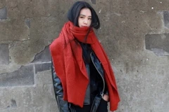 Tạo điểm nhấn cho trang phục mùa lạnh cùng chiếc khăn len 