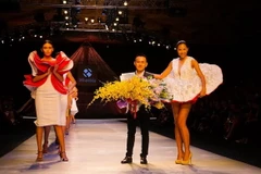 [Photo] Ngắm bộ sưu tập ấn tượng của nhà thiết kế Lê Thanh Hòa