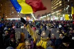 Người dân Romania biểu tình tại thủ đô Bucharest ngày 29/1. (Nguồn: AFP/TTXVN)