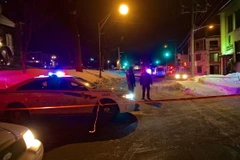 Cảnh sát phong tỏa hiện trường vụ xả súng tại Quebec ngày 30/1. (Nguồn: EPA/TTXVN) 