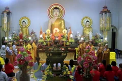 Quang cảnh buổi lễ Vu lan báo hiếu và cầu quốc thái dân an. (Ảnh: Phạm Kiên/Vietnam+)