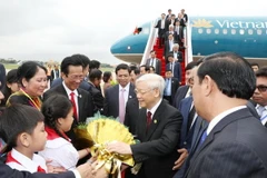Lễ đón Tổng Bí thư Nguyễn Phú Trọng tại sân bay Quốc tế Pochentong ở Thủ đô Phnom Penh. (Ảnh: Trí Dũng/TTXVN)