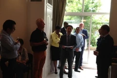 Tham tán Công sứ Phạm Toàn Thắng phát biểu khai mạc triển lãm. (Nguồn: Đại sứ quán Việt Nam tại Hà Lan)