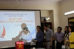 Đại sứ Tôn Sinh Thành phát động phong trào Hướng về biển đảo quê hương. (Ảnh: Huy Bình/Vietnam+)