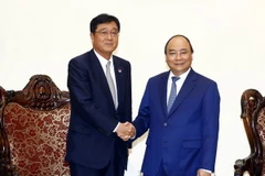 Thủ tướng Nguyễn Xuân Phúc tiếp ông Osamu Masuka, Giám đốc điều hành Tập đoàn Mitsubishi Motor. (Ảnh: Thống Nhất/TTXVN)