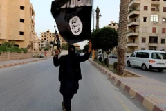 Một tay súng IS. (Nguồn: CBS News)