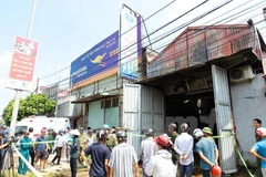 Hiện trường vụ cháy xưởng (Ảnh: PV/Vietnam+) 